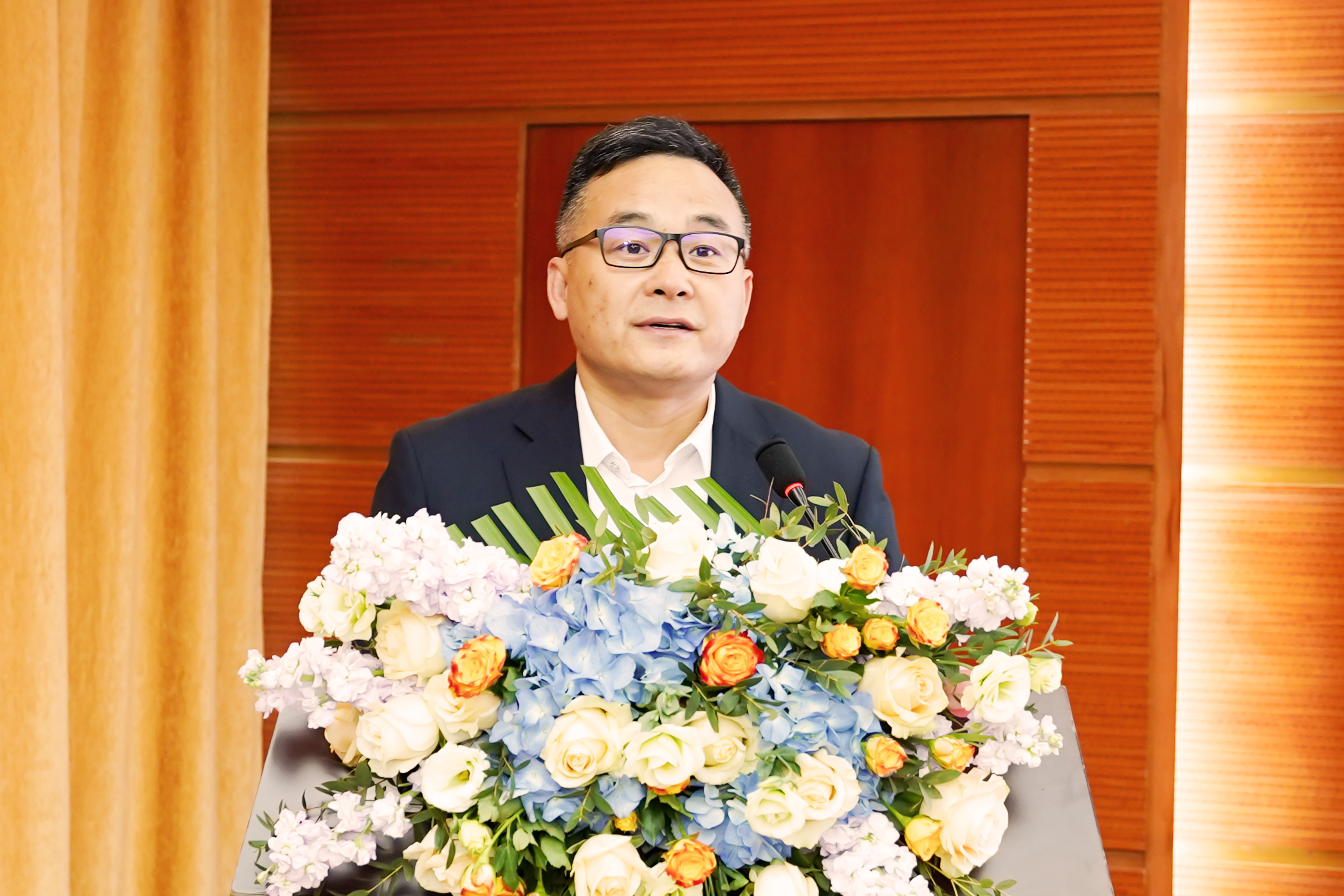卢学府书记.jpg 卢学府书记.jpg